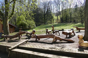 Holztiere im Außenbereich